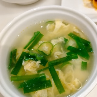 ニラと卵とお豆腐の中華スープ